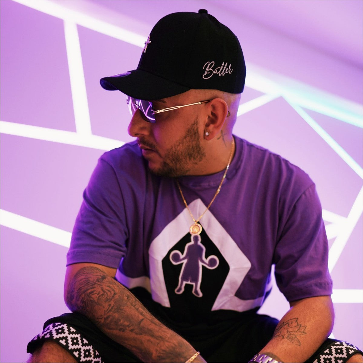 REMERA BALLER BRAND SHARP